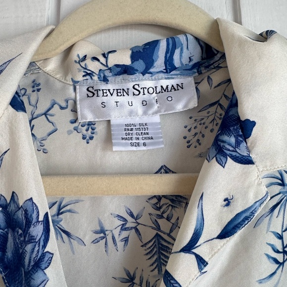 Floral Blue and White Women's Silk Blouse Vintage - Picture 5 of 5